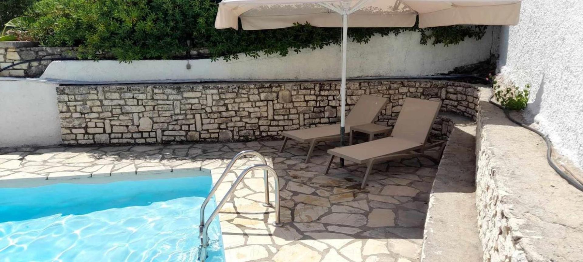 Lemonia Apartment